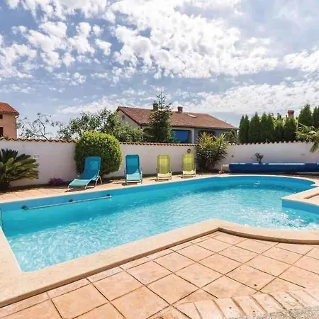 With Pool In Banjole-istrien 44421
