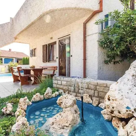 Apartmán With Pool In Banjole-istrien 44421 Banjole